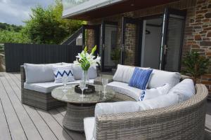 Riverview Modern 2 Bed- Parking & Tesla charger