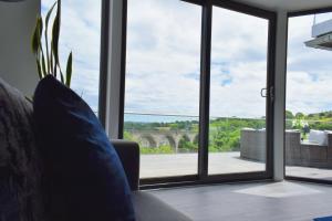 Riverview Modern 2 Bed- Parking & Tesla charger