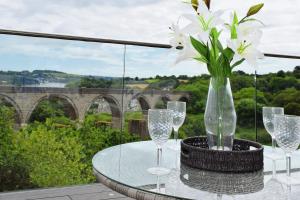 Riverview Modern 2 Bed- Parking & Tesla charger