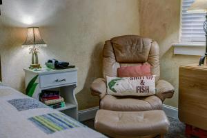 Deluxe Queen Suite - Not Pet Friendly room in Anchor Inn NSB Bed and Breakfast