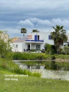 Jolie villa avec piscine et vue panoramique sur le golf
