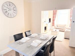 Amazing 3 Bedroom Property, smart TV, 5G WIFI, Free on street parking, close to city center and MKM Stadium