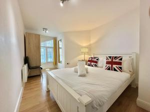 Large flat in west London