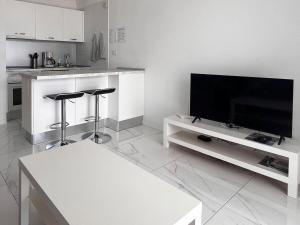 Mariposa - 1 Bedroom poolside apartment