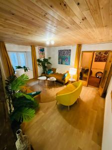B&B / Chambres d'hotes Hote Labyrinthe lit 180 cm salle de bain, petit dej compris : photos des chambres