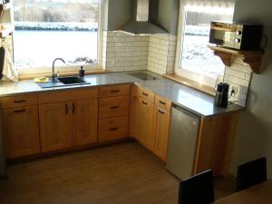 Domek w Karkonoszach nad stawem