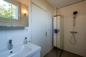 Maisons de vacances Villa heart of Evian swimming pool : photos des chambres