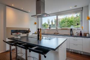 Maisons de vacances Villa heart of Evian swimming pool : photos des chambres