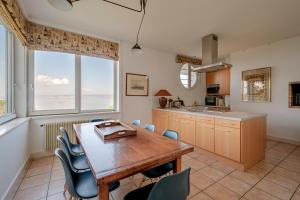 Maisons de vacances Villa heart of Evian swimming pool : photos des chambres