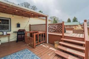 The Homestead! Stylish Escape with Scenic Views