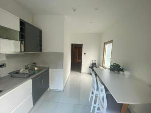 Lovely spacious 2 bed apartment in Shepherds Bush