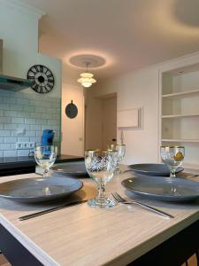 AzurPrestigeStation5min TV Elegant Relaxing Chill