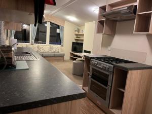 Premium location - Sleeps 6 - Caravan on The Lakes