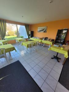 Hotels Hotel Logis Au Moyne de Saire : photos des chambres
