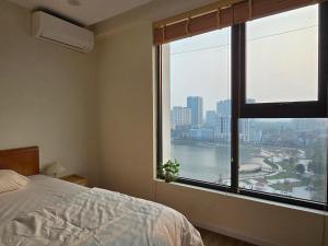 Trinity - 3 BR Lakeview Apartment - entire property