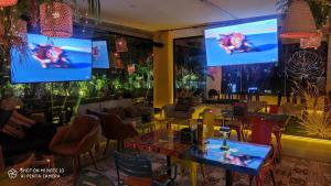 Beautiful studio Equipetrol, Rooftop restaurant