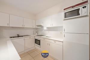 Zeezicht XIII - Cozy 2-bedroom apartment on the Belgian coast with spacious sun terrace and pool T86