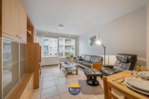 Zeezicht XIII - Cozy 2-bedroom apartment on the Belgian coast with spacious sun terrace and pool T86
