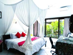 Biệt Thự Nhìn Ra Vườn (Villa with Garden View)