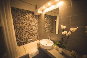 Μοdern Double orTwin Room with Mountain View
