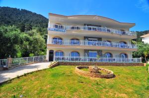 Hotel Emerald and Suites