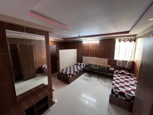 FRIENDS Girl Hostel - Tāvarekeri