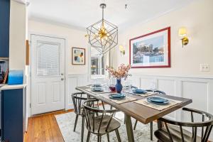 Book Now!- Fenced Yard - BBQ Grill & 4 Tvs -Luxury Getaway -Floyds Freedom-