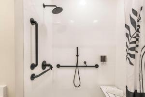 ADA Studio Suite with Walk Score 72 & Near Cherry St