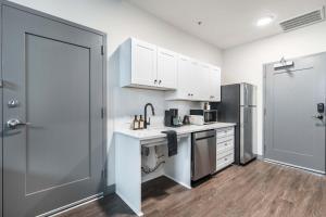 ADA Studio Suite with Walk Score 72 & Near Cherry St