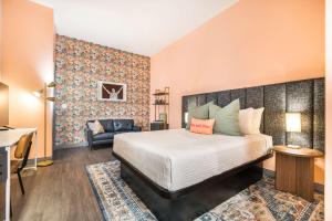 Bold & Floral Little Richard Getaway