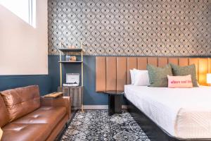Elegant & Timeless Stay - Walk Score 72