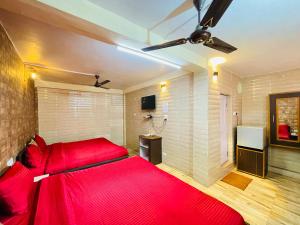 Grand view lodge and Restaurant Dharamshala - Partial Prepayment required to confirm booking