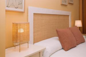 Cómodo luminoso y céntrico by CABANA Rentals