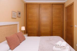 Cómodo luminoso y céntrico by CABANA Rentals