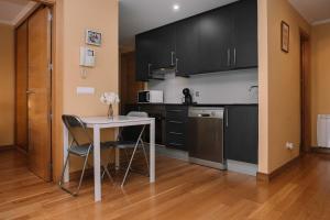 Cómodo luminoso y céntrico by CABANA Rentals