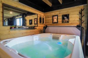 Maisons de vacances Le Chalet des Amoureux SPA Sauna : photos des chambres
