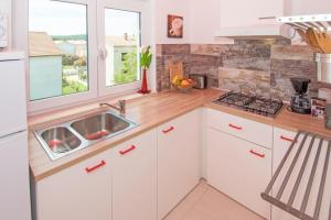 Nice family friendly apartment Oros Medulin, with pool, ggd