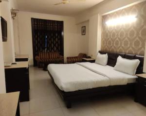 Hotel R S Residency