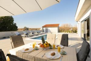 Villa Haba - House with Pool for Families & Couples