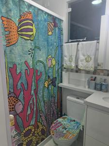 Quarto confortável pertinho da praia