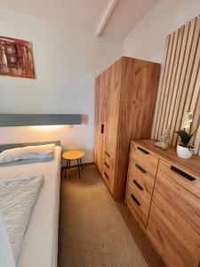 Schöne Ferienwohnung mit Schwimmbad, Sauna und Balkon