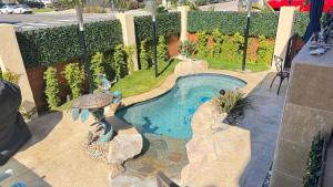 Sail Bay Luxury Retreat With Private Spa and Rooftop Bay View