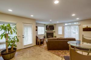 Sail Bay Luxury Retreat With Private Spa and Rooftop Bay View