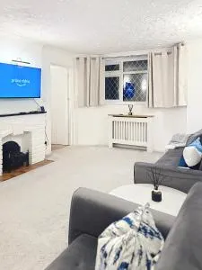 Cottage Stays In Bromley - Suitable for Contractors & Families with Private Parking - 奥平顿