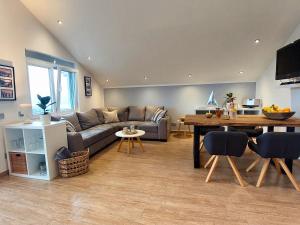 Mio Monte Apartments - Free Parking and Wi-Fi - Calm, Garden, See and Mountain View, Tivat - Porto Montenegro 2km