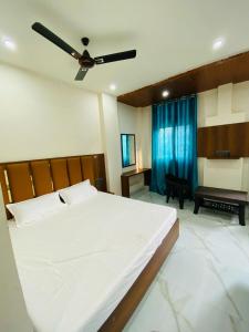 Gyanav Hotel and Restaurant