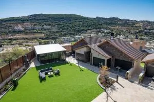 וינטאג' וויליג' - כפר נופש מהמם עם בריכה וג'קוזי אירוח דרוזי - Mikhmannim