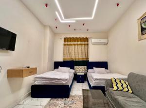 Desert Star Pyramids View INN