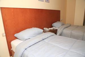 verssailles pyramids hotel