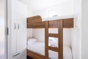 Hausboot Astrid - Floating House